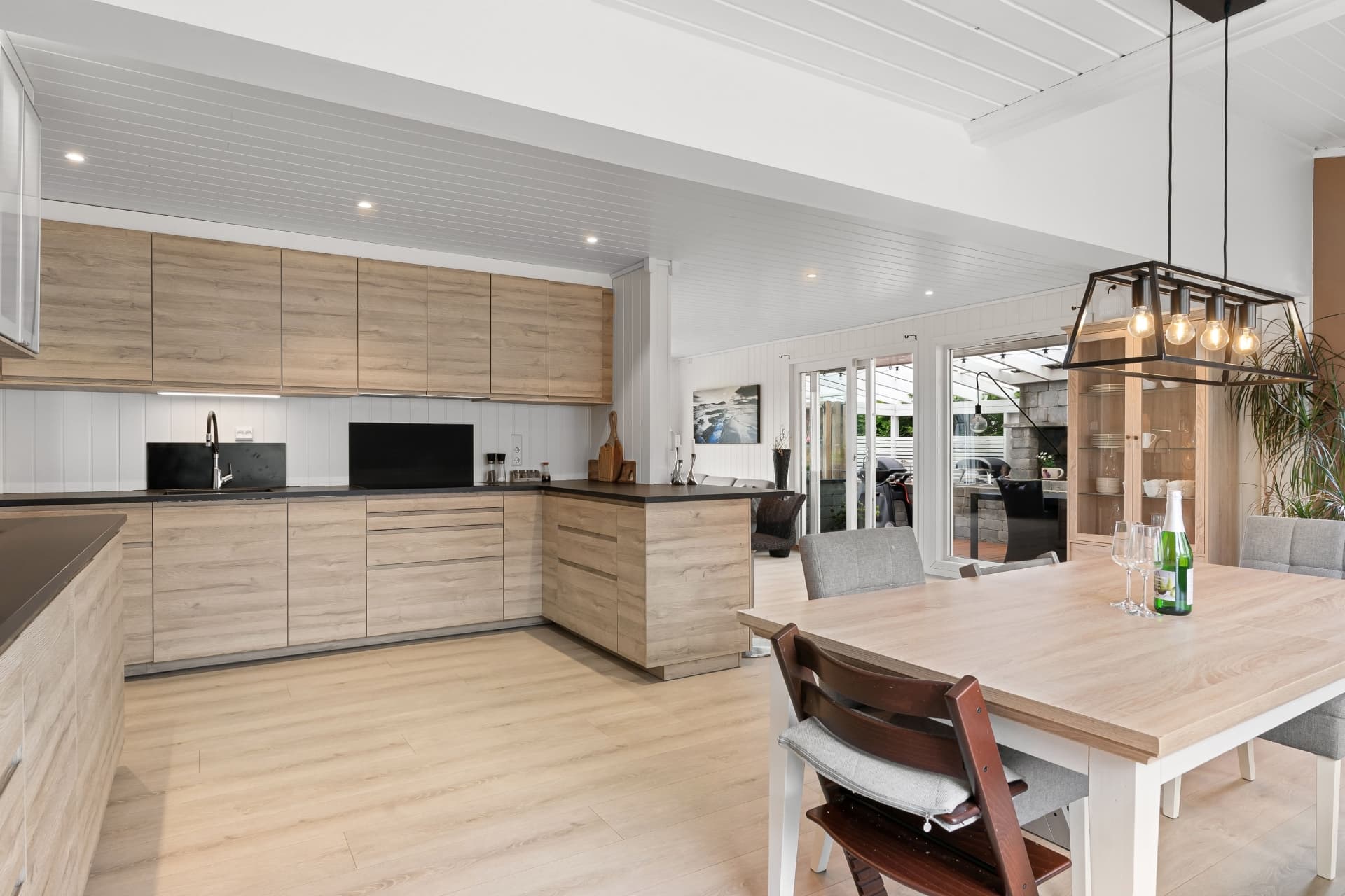Richmond Garden Room — oak kitchen and dining joinery in an open-plan garden room, London TW9
